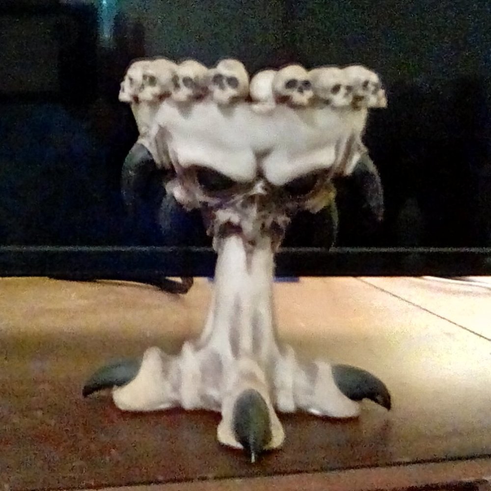 Black Eyed Clawed Ash Tray